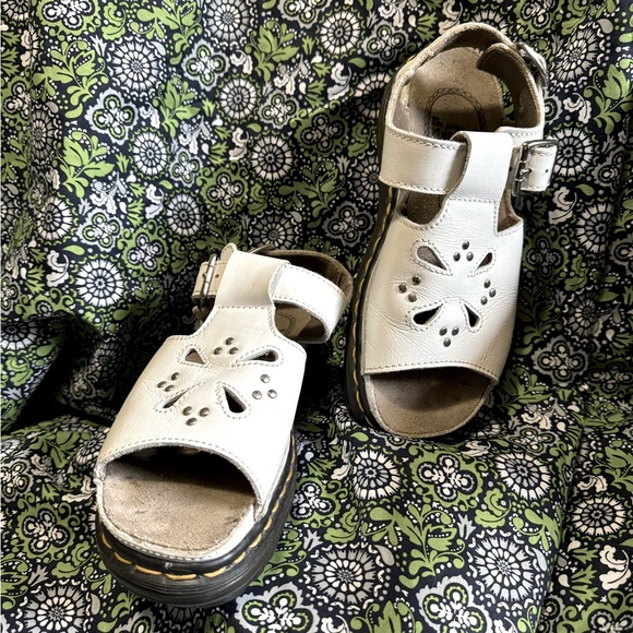 🌸Dr Martens Y2K Sandals vintage🌸 7 US flower cut out design good condition🌸 - Picture 5 of 11